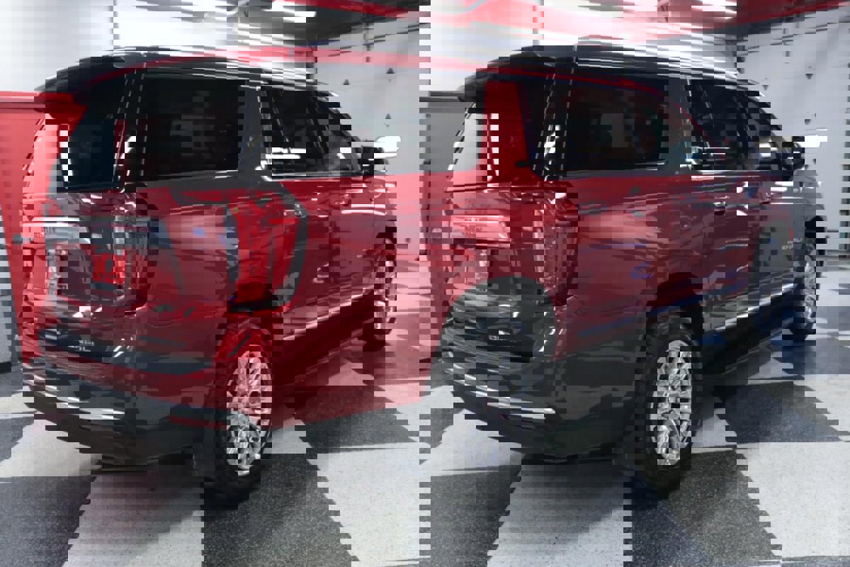 Used 2023 GMC Yukon XL Denali image 7