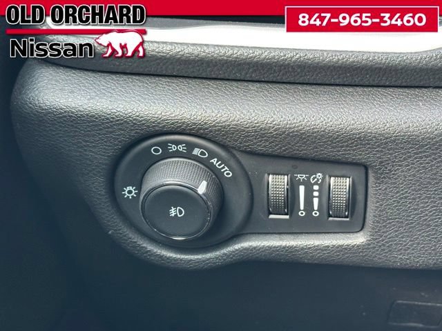 Used 2024 Chrysler Pacifica Touring FWD image 18