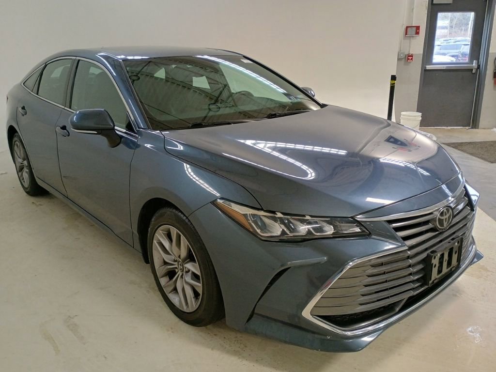 Used 2019 Toyota Avalon XLE w/ Moonroof Package image 5