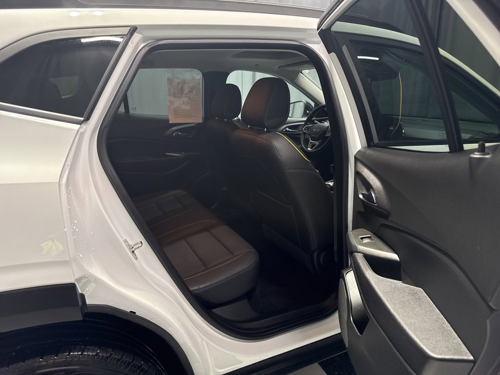 Used 2024 Chevrolet Trax ACTIV w/ Sunroof Package image 12