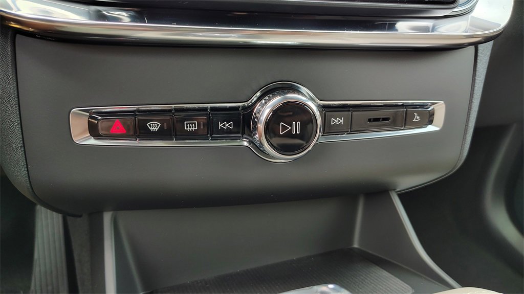 New 2026 Volvo XC90 B6 Plus w/ Protection Package Premier image 24