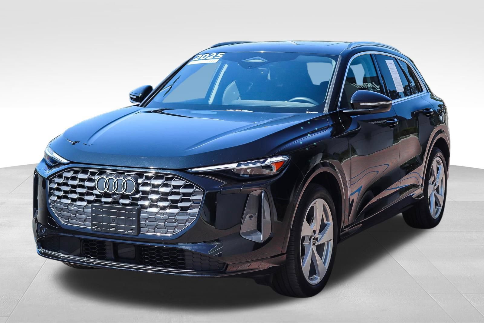 Certified 2025 Audi Q5 Prestige AWD/4WD image 3
