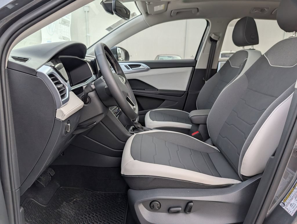 New 2026 Volkswagen Taos SE FWD image 12