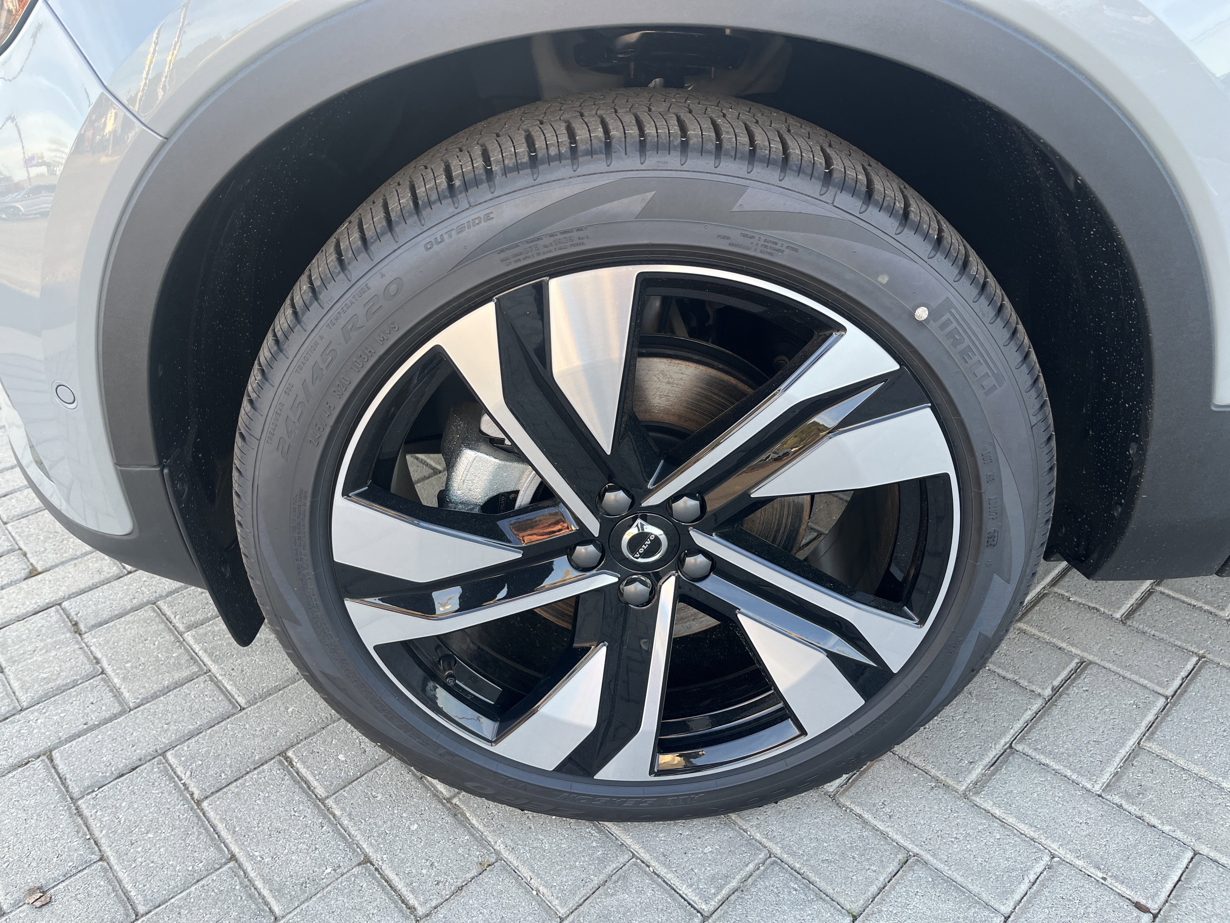 New 2026 Volvo XC40 B5 Ultra w/ Protection Package Premier image 24