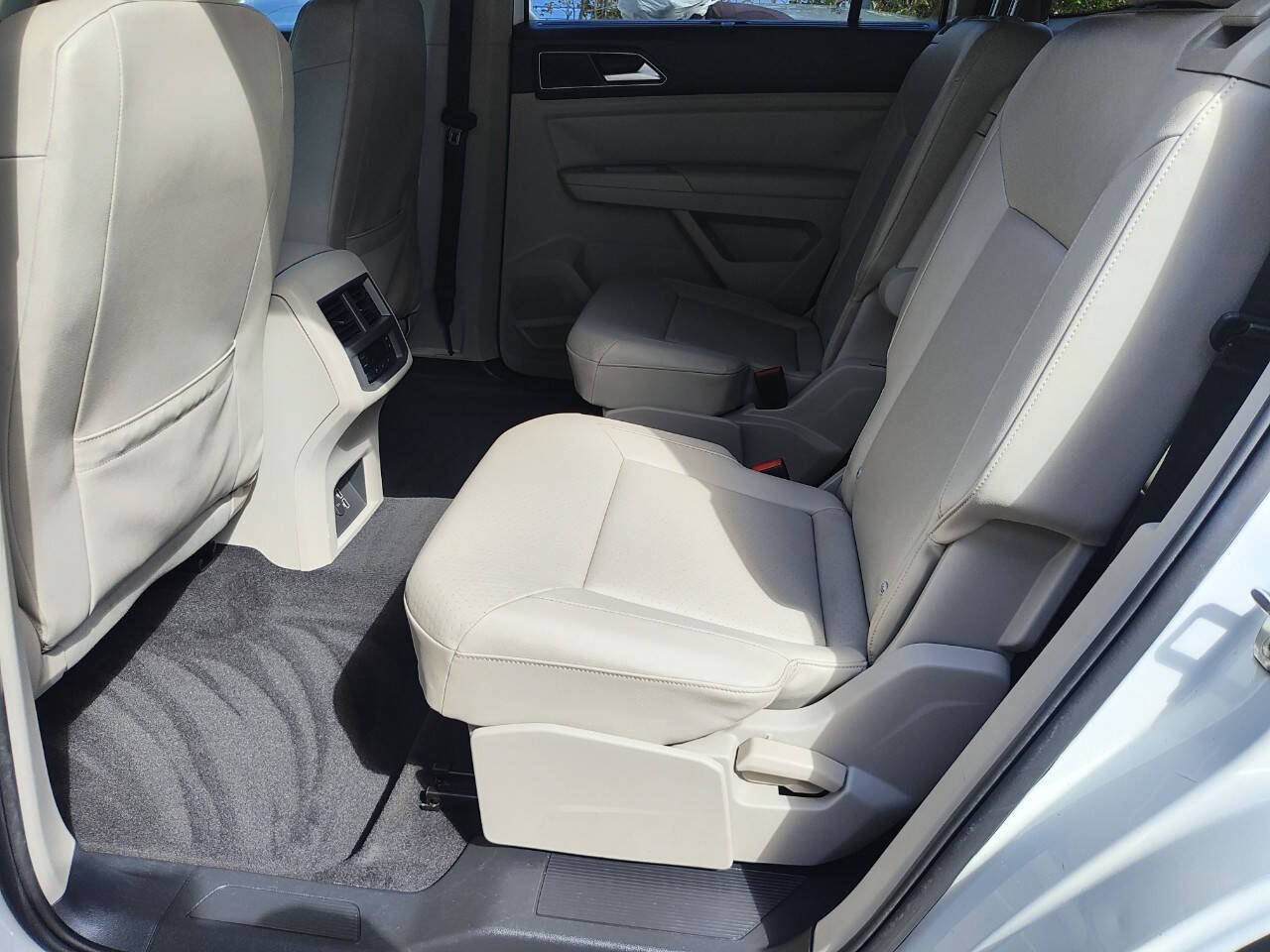 Used 2018 Volkswagen Atlas SE FWD image 25