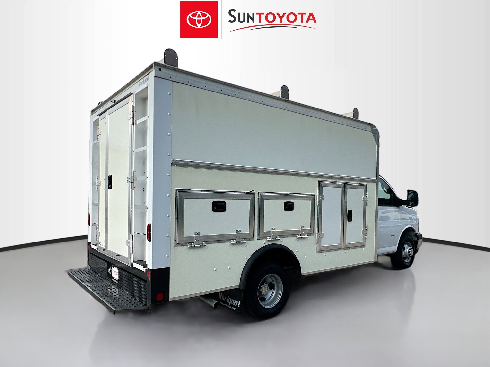 Used 2022 Chevrolet Express 3500 w/ Power Convenience Package RWD image 4