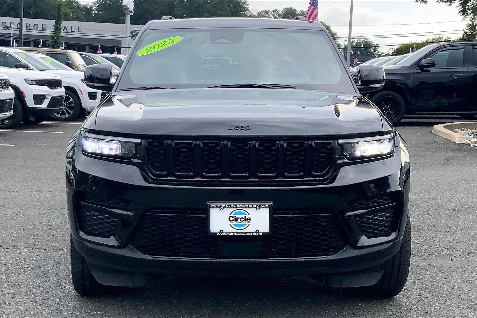 Certified 2025 Jeep Grand Cherokee Altitude AWD/4WD image 3