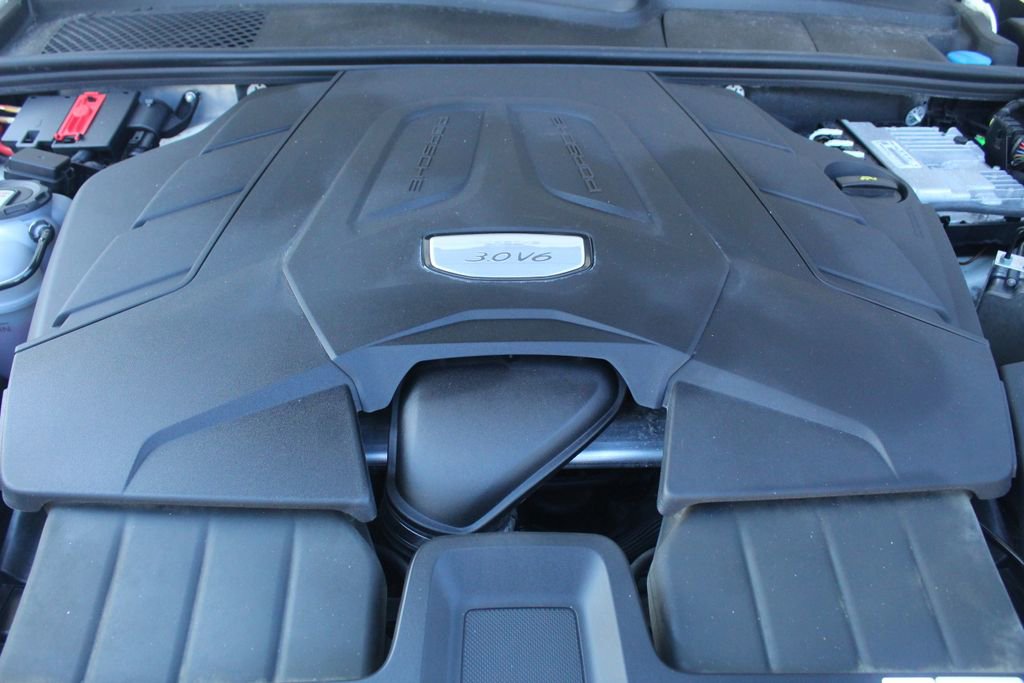 Certified 2023 Porsche Cayenne Platinum Edition AWD/4WD image 16