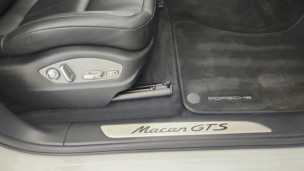 Used 2017 Porsche Macan GTS AWD/4WD image 29