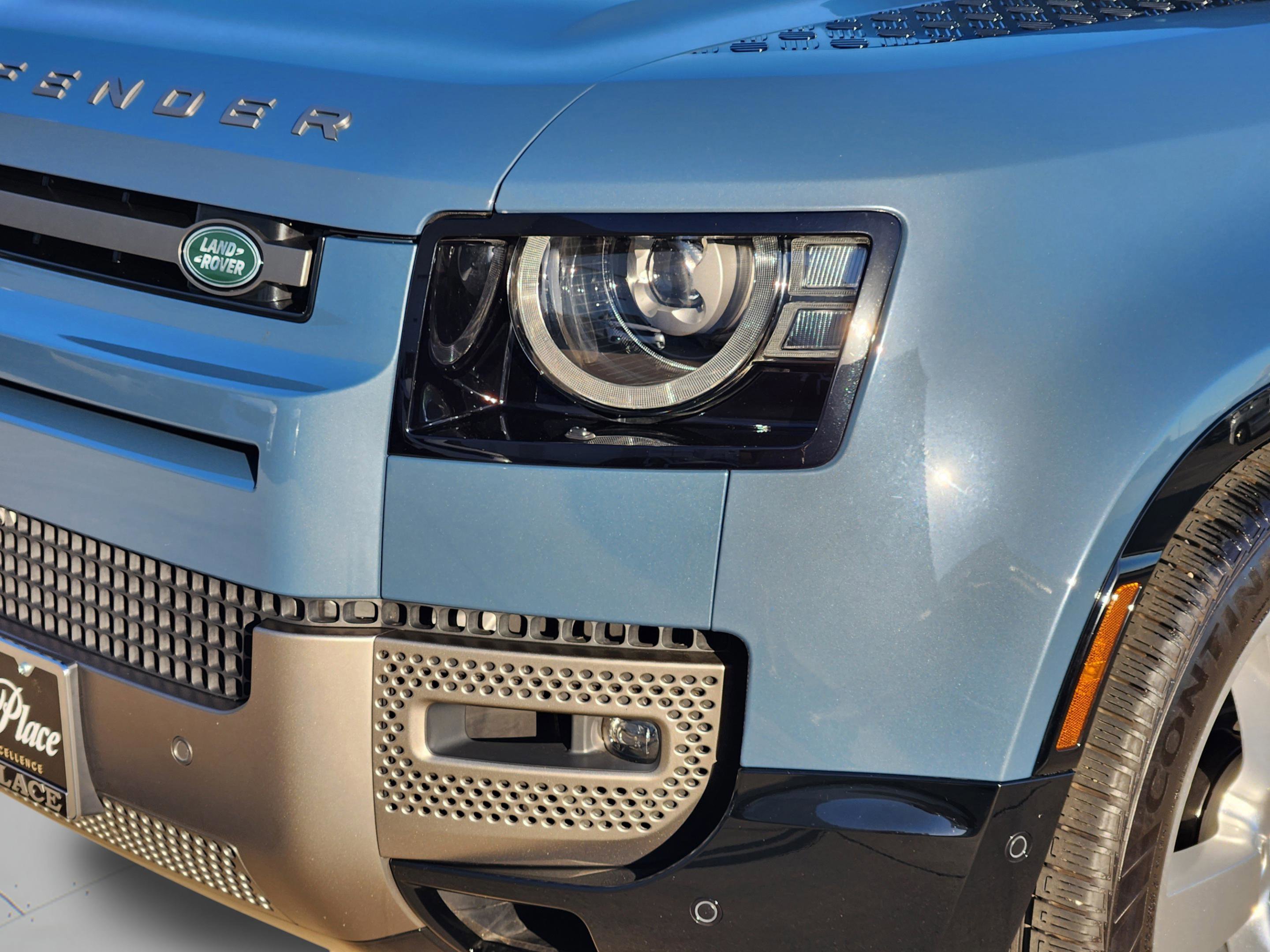 Used 2025 Land Rover Defender 110 X-Dynamic SE image 9