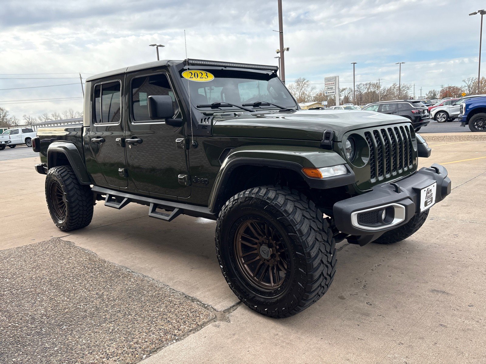 Used 2023 Jeep Gladiator Sport image 7
