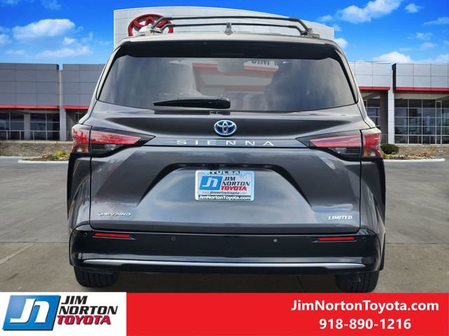 Used 2025 Toyota Sienna Limited image 7