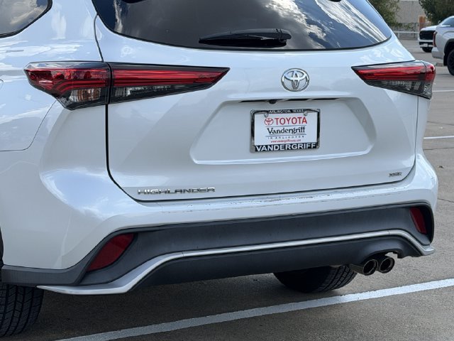 Used 2022 Toyota Highlander XSE FWD image 6