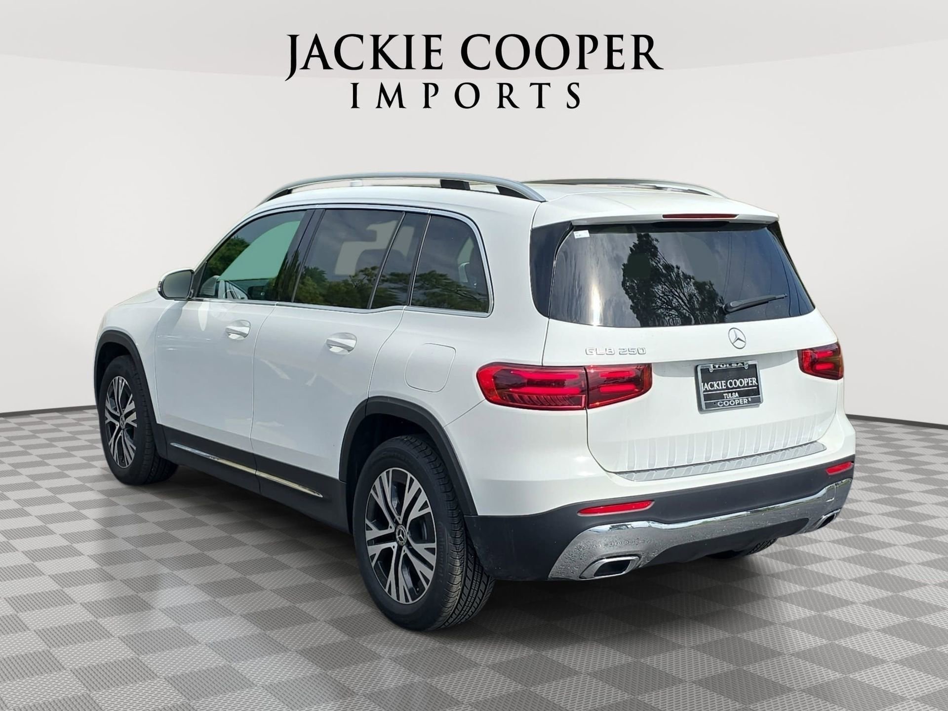 Used 2025 Mercedes-Benz GLB 250 image 7