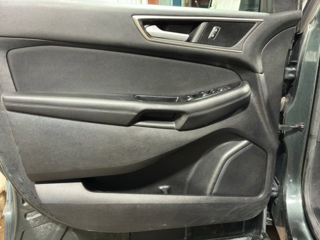 Used 2015 Ford Edge SEL FWD image 18