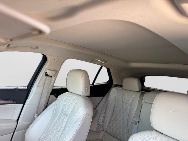 Certified 2022 Buick Envision Avenir w/ Technology Package II FWD image 12
