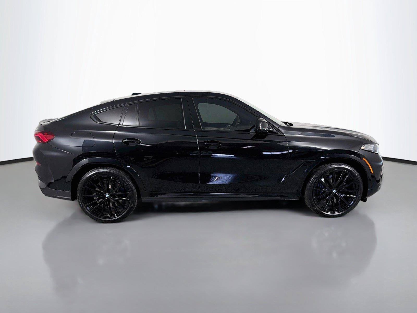Used 2025 BMW X6 M60i w/ Parking Assistance Package AWD/4WD image 4