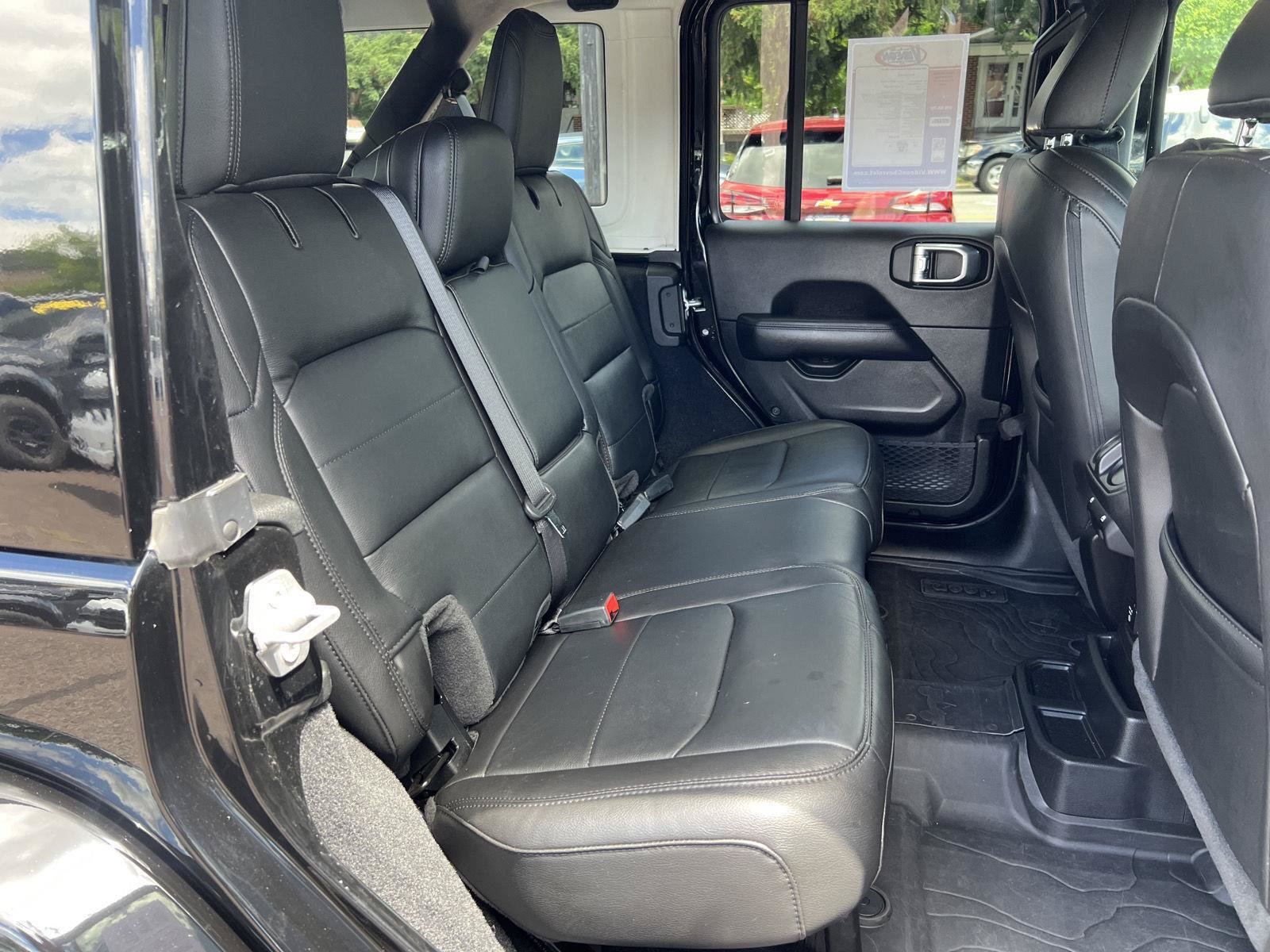 Used 2022 Jeep Wrangler Unlimited Sahara AWD/4WD image 18