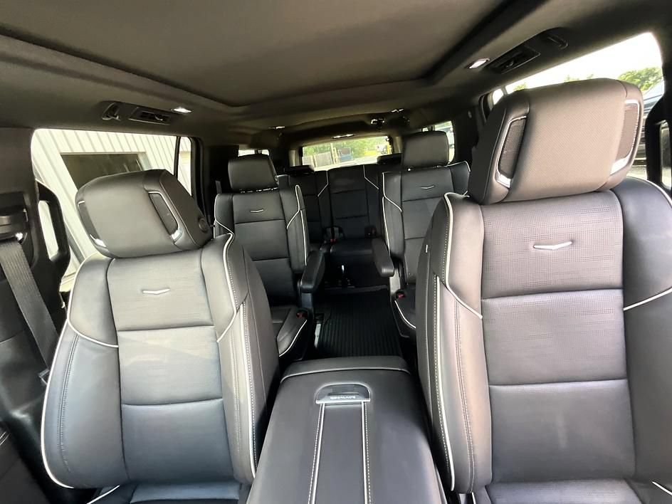 Used 2026 Cadillac Escalade ESV Luxury w/ LPO, Floor Liner Package AWD/4WD image 39