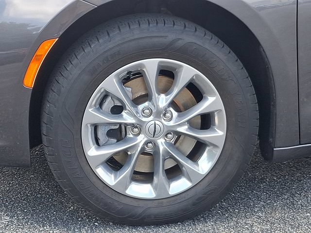 Used 2022 Chrysler Pacifica Touring-L AWD/4WD image 28