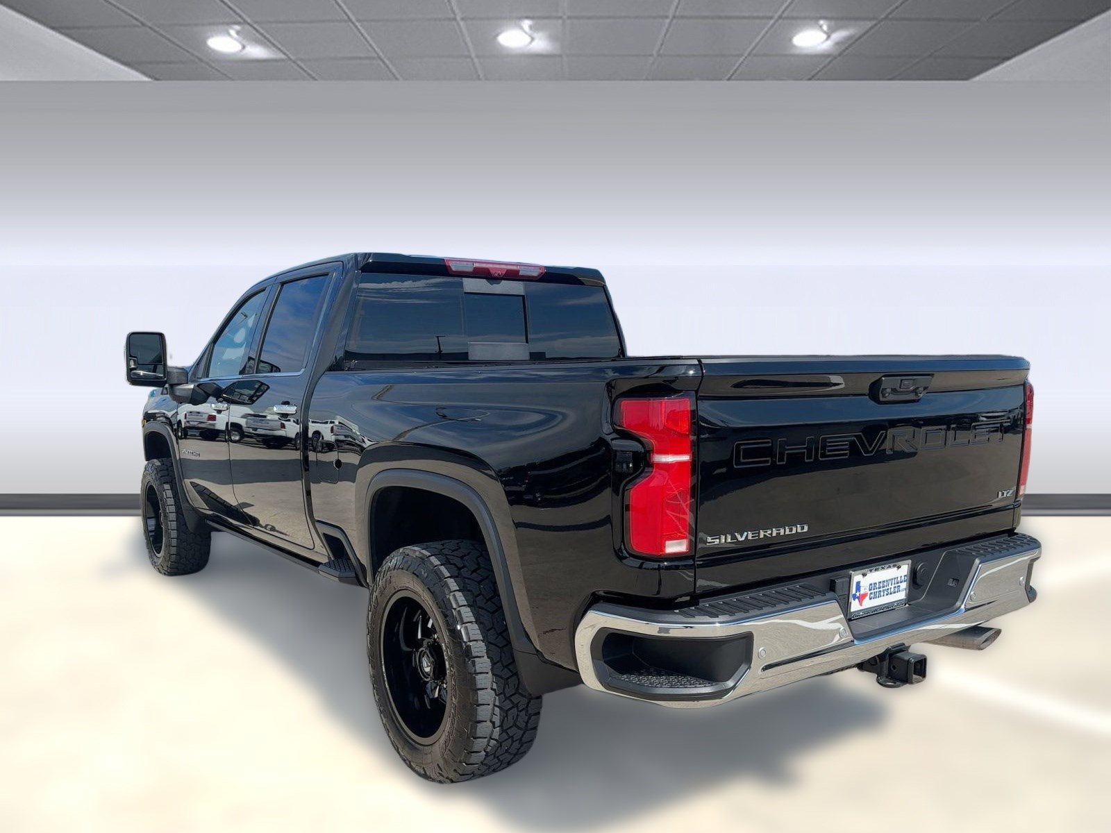 Used 2024 Chevrolet Silverado 2500 LTZ w/ LTZ Plus Package image 3