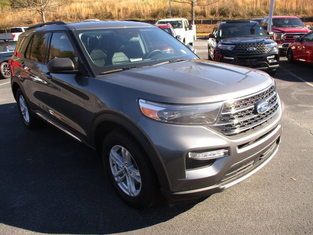 Used 2024 Ford Explorer XLT w/ Equipment Group 202A image 2