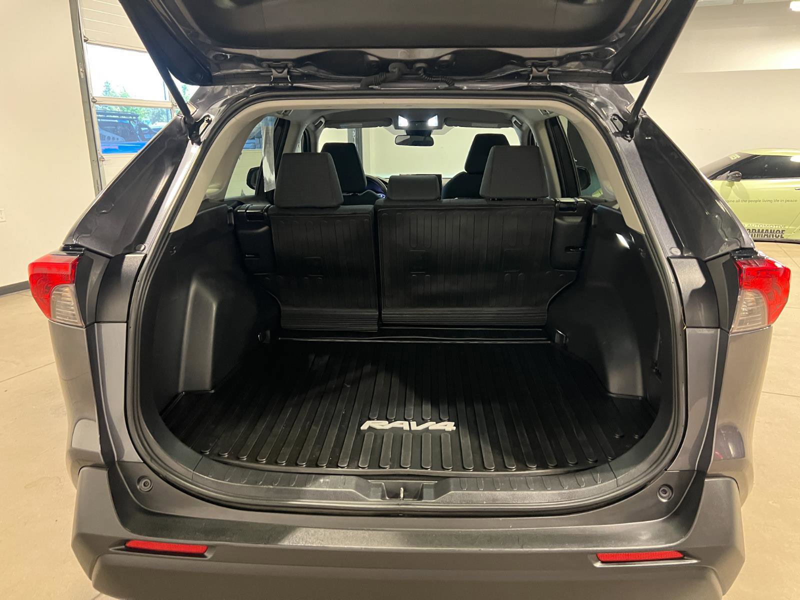 Used 2022 Toyota RAV4 LE AWD/4WD image 30