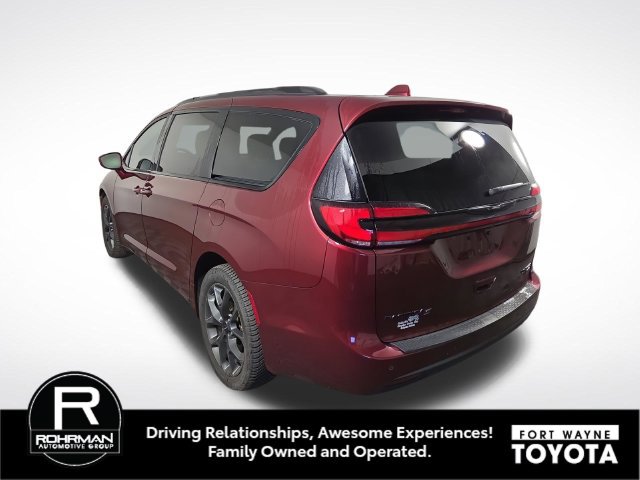 Used 2021 Chrysler Pacifica Limited w/ Uconnect Theater Family Group AWD/4WD image 7