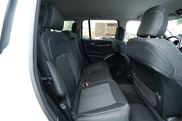 Used 2022 Jeep Grand Cherokee Laredo w/ Luxury Tech Group I AWD/4WD image 29