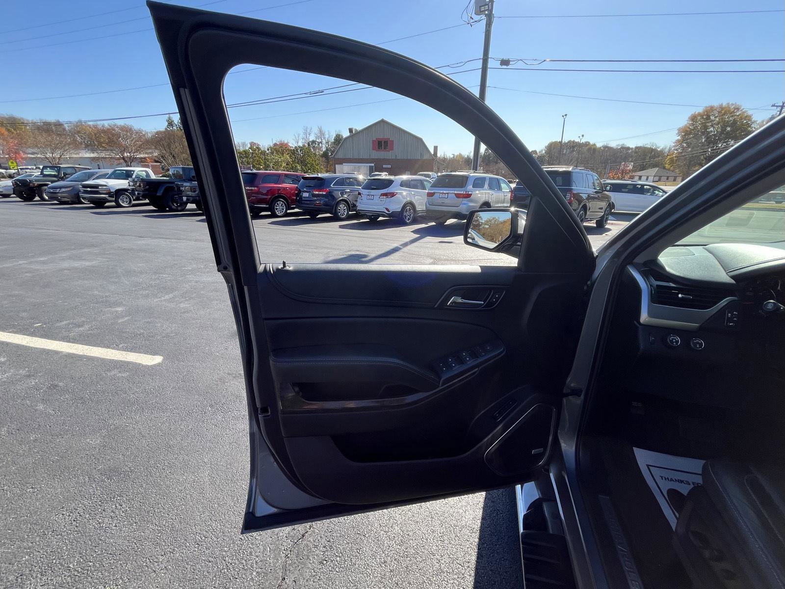 Used 2019 Chevrolet Tahoe LT w/ LT Signature Package image 7