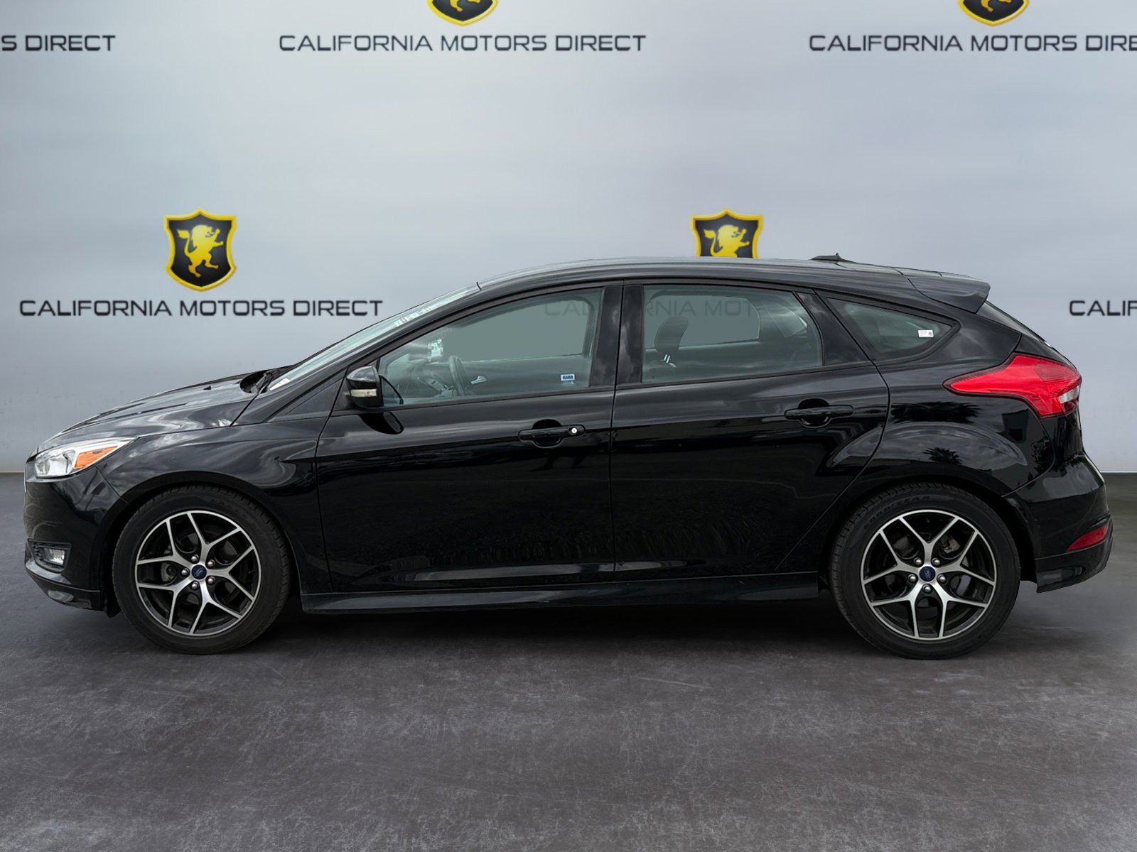 Used 2016 Ford Focus SE w/ SE Sport Package image 2