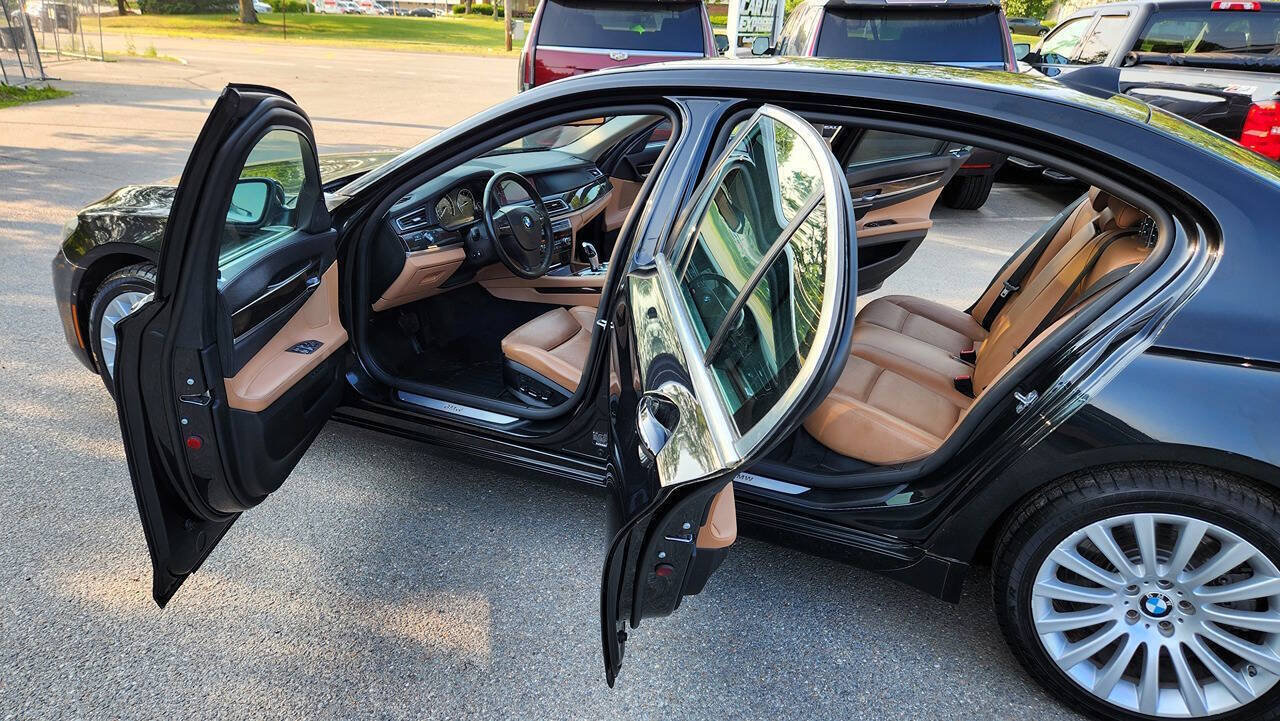 Used 2011 BMW 750Li xDrive AWD/4WD image 25