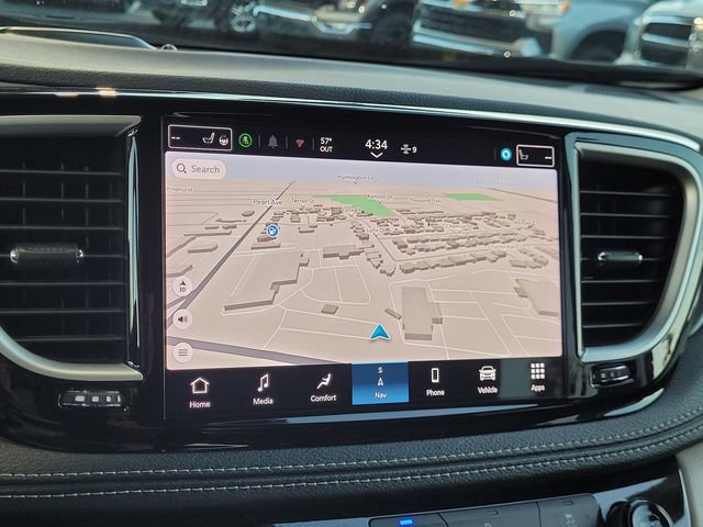 Used 2024 Chrysler Pacifica Select image 9