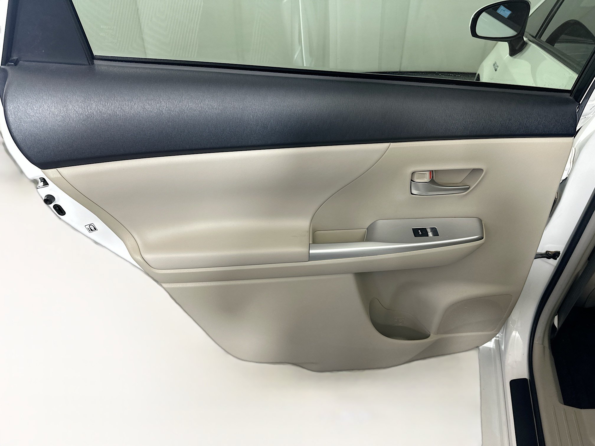 Used 2013 Toyota Prius V Five w/ Preferred Accessory Pkg FWD image 25