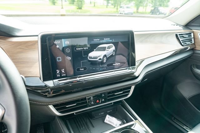 Certified 2025 Volkswagen Atlas SE FWD image 20