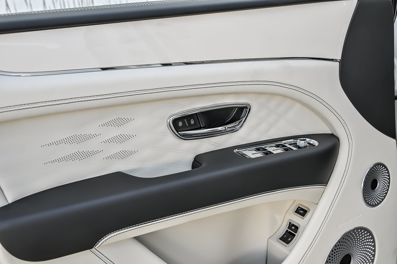 New 2026 Bentley Bentayga AWD/4WD image 15