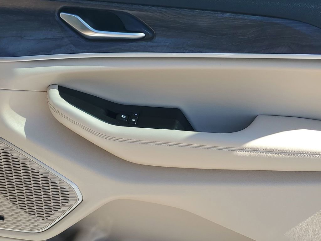 Used 2022 Jeep Grand Cherokee Limited w/ Luxury Tech Group II image 47