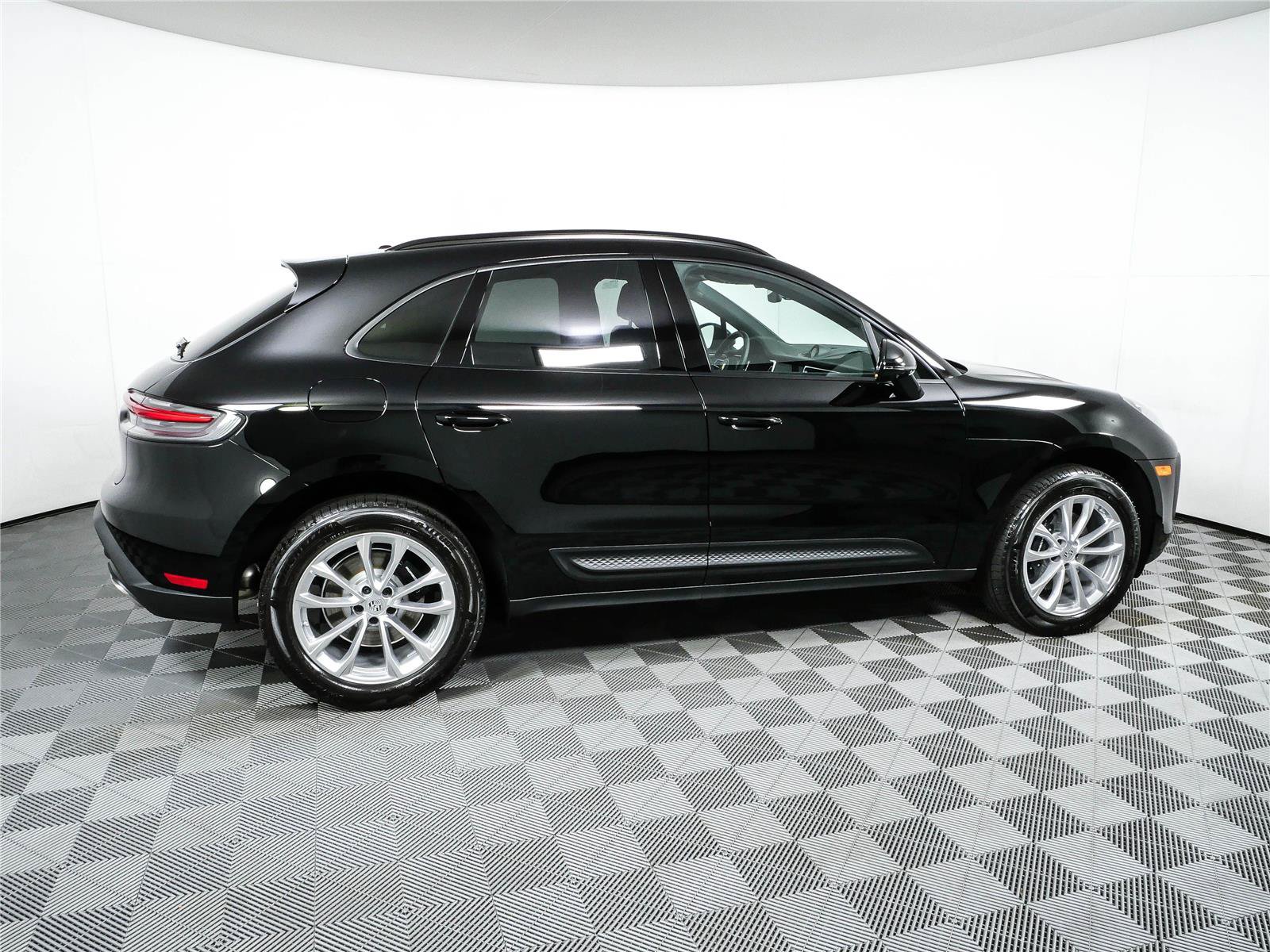 Certified 2026 Porsche Macan Turbo AWD/4WD image 30
