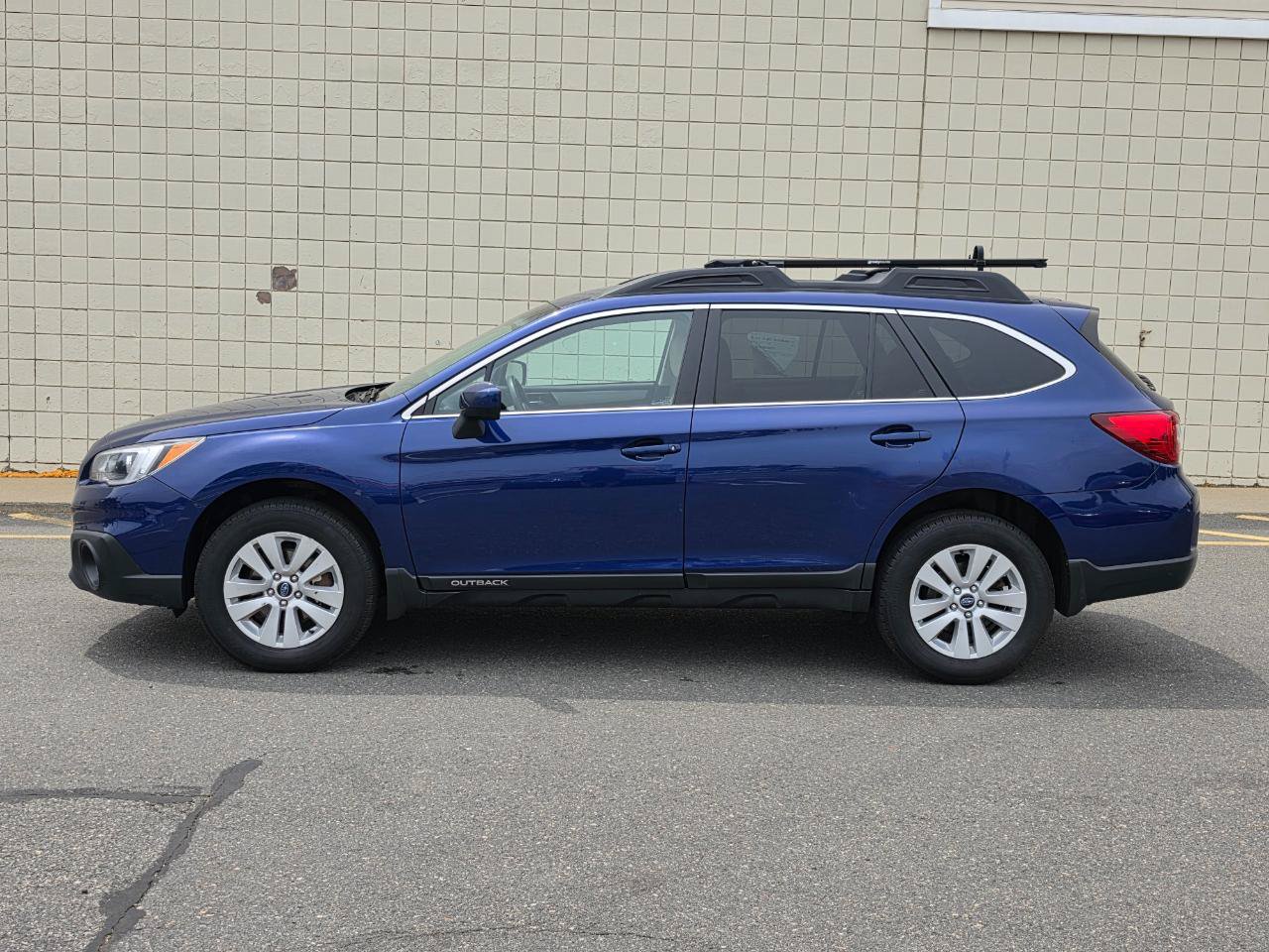 Used 2017 Subaru Outback 2.5i Premium AWD/4WD image 4