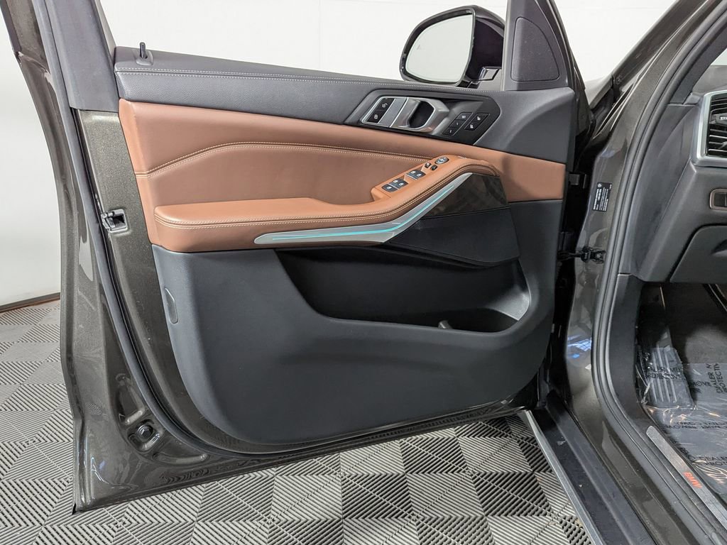 Certified 2023 BMW X5 xDrive40i w/ Executive Package image 14