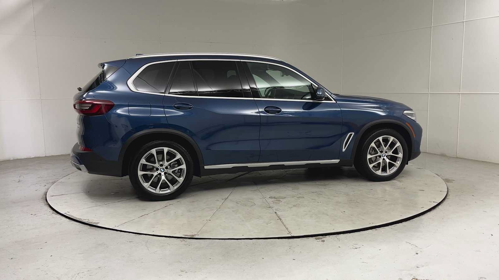 Used 2023 BMW X5 xDrive40i w/ Premium Package AWD/4WD image 9