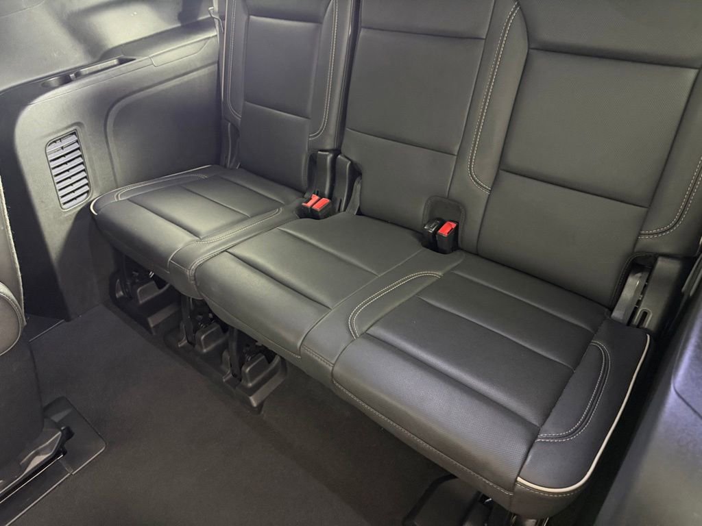 Used 2025 Chevrolet Suburban Premier RWD image 28