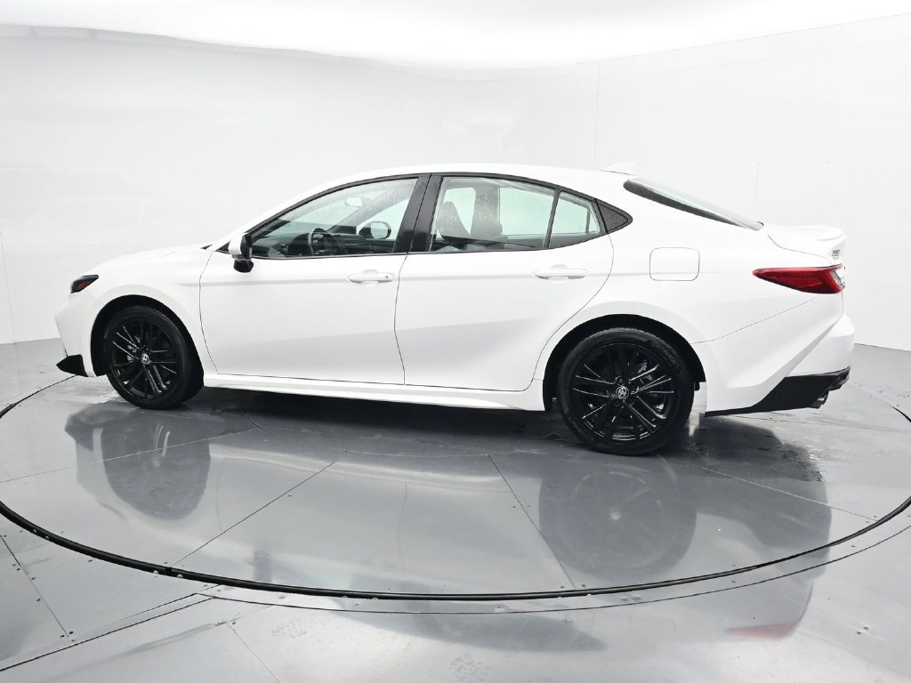 Used 2025 Toyota Camry SE AWD/4WD image 5