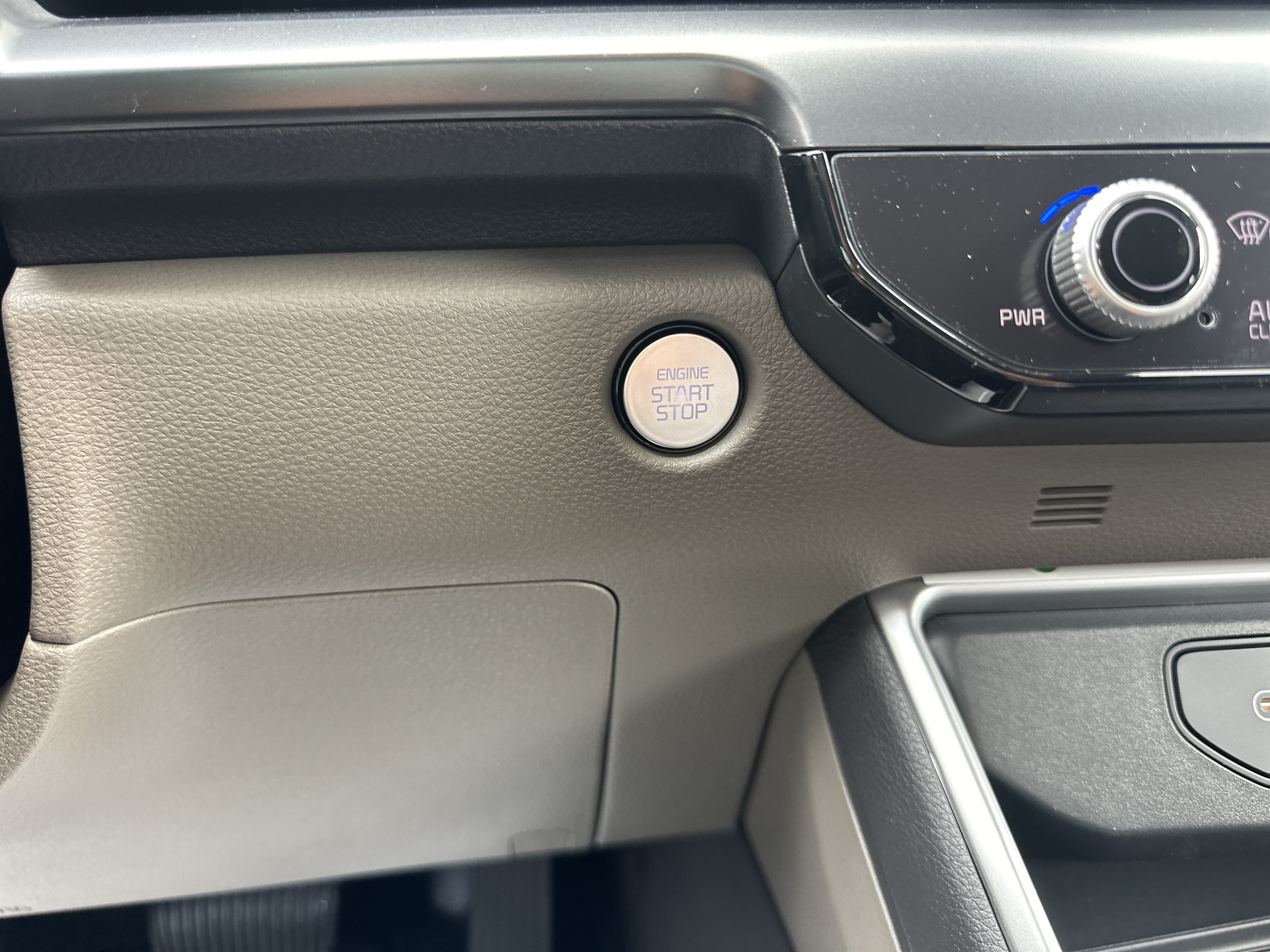 New 2026 Kia Carnival FWD image 13