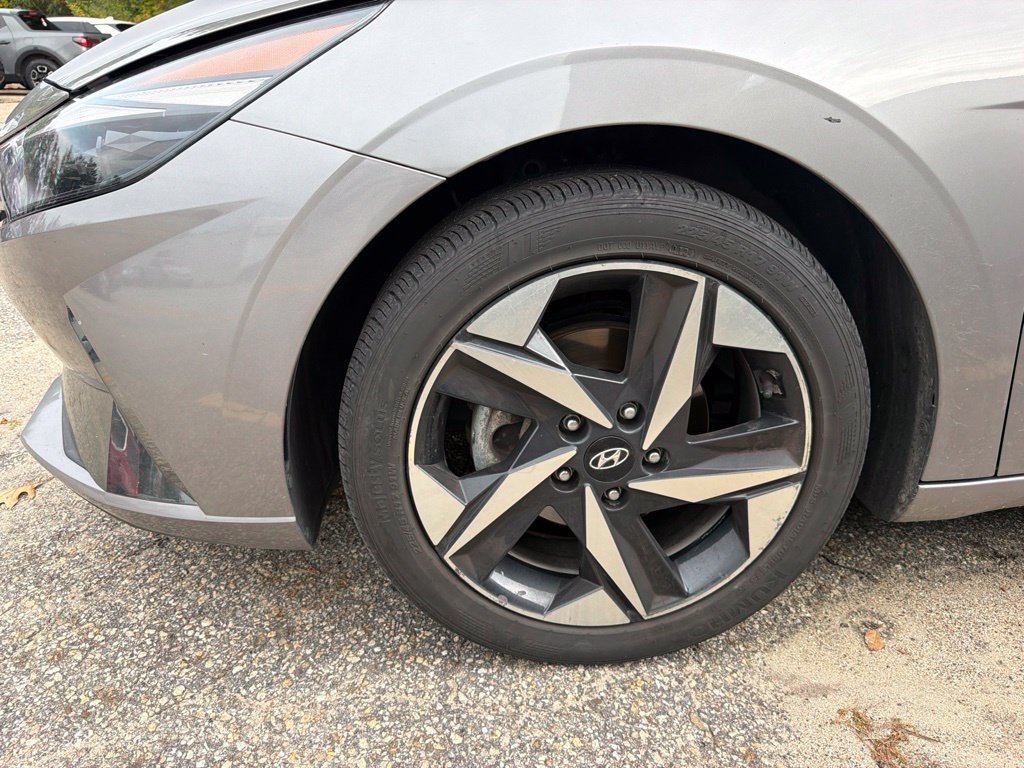 Used 2023 Hyundai Elantra Limited FWD image 10
