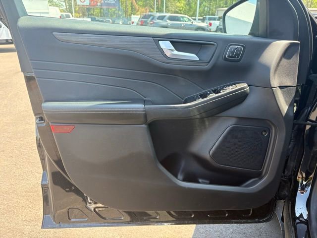 Used 2024 Ford Escape SE w/ PHEV Premium Package image 9