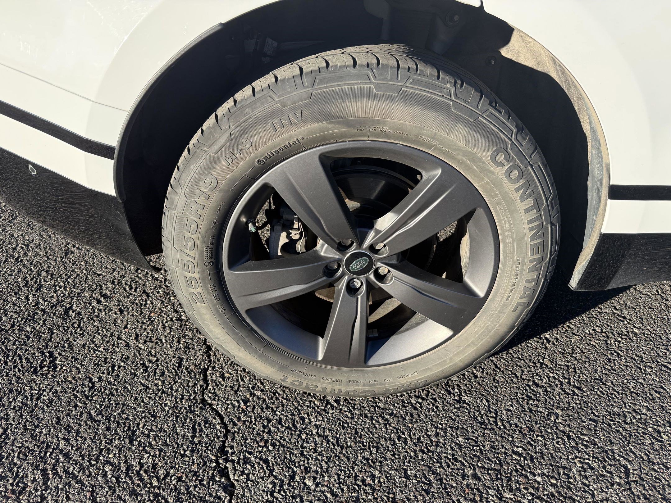 Used 2020 Land Rover Range Rover Velar R-Dynamic S image 22