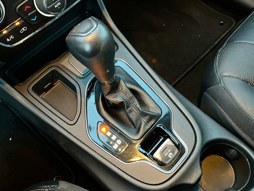 Used 2021 Jeep Cherokee Limited w/ Elite Package image 17