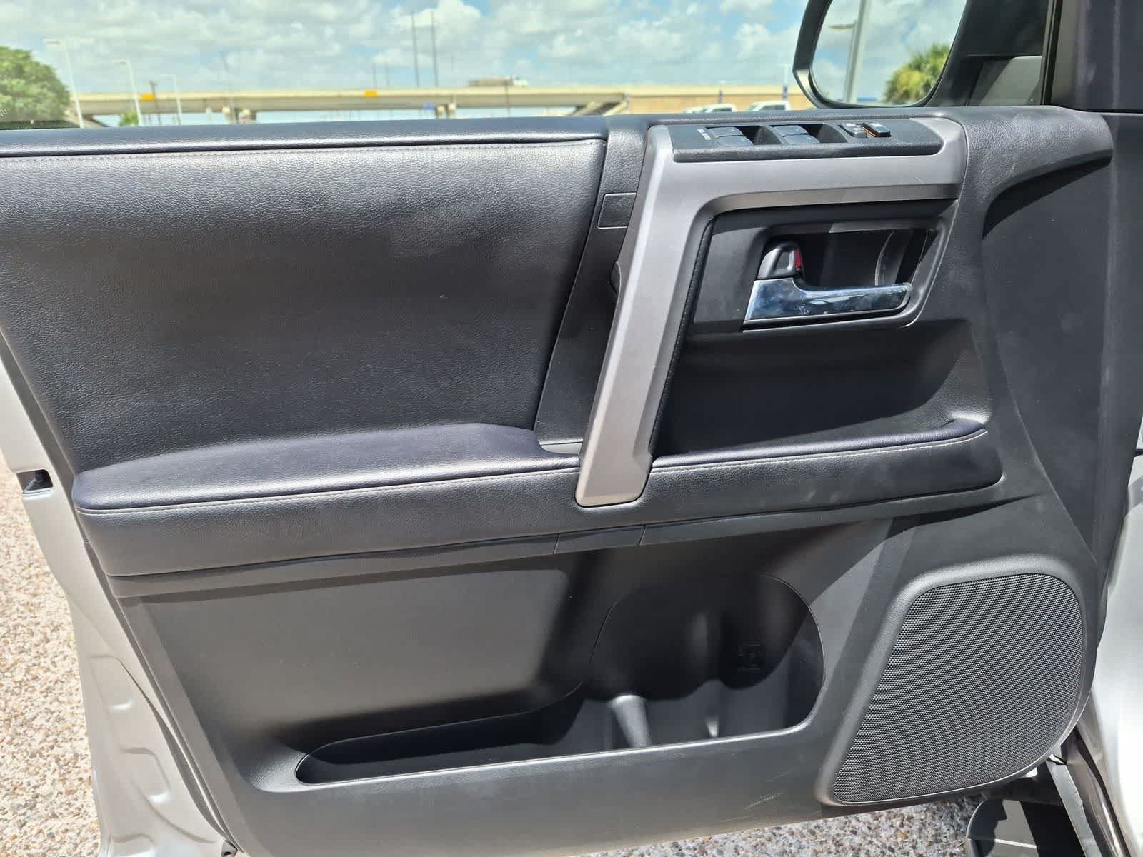 Used 2022 Toyota 4Runner SR5 AWD/4WD image 21
