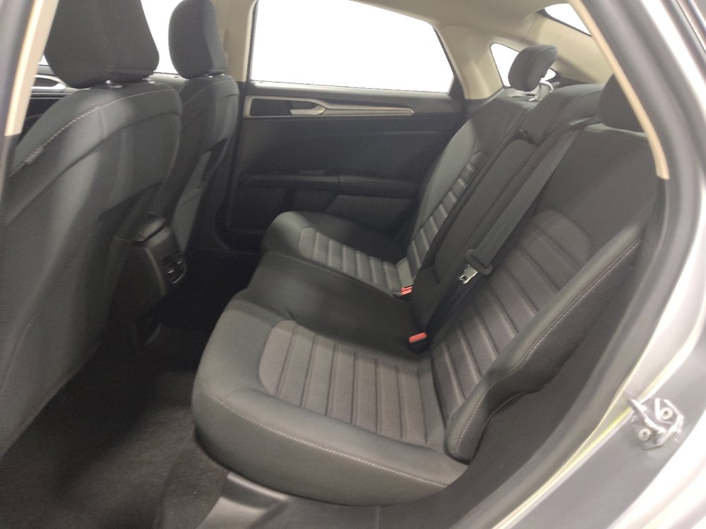 Used 2020 Ford Fusion SE image 18